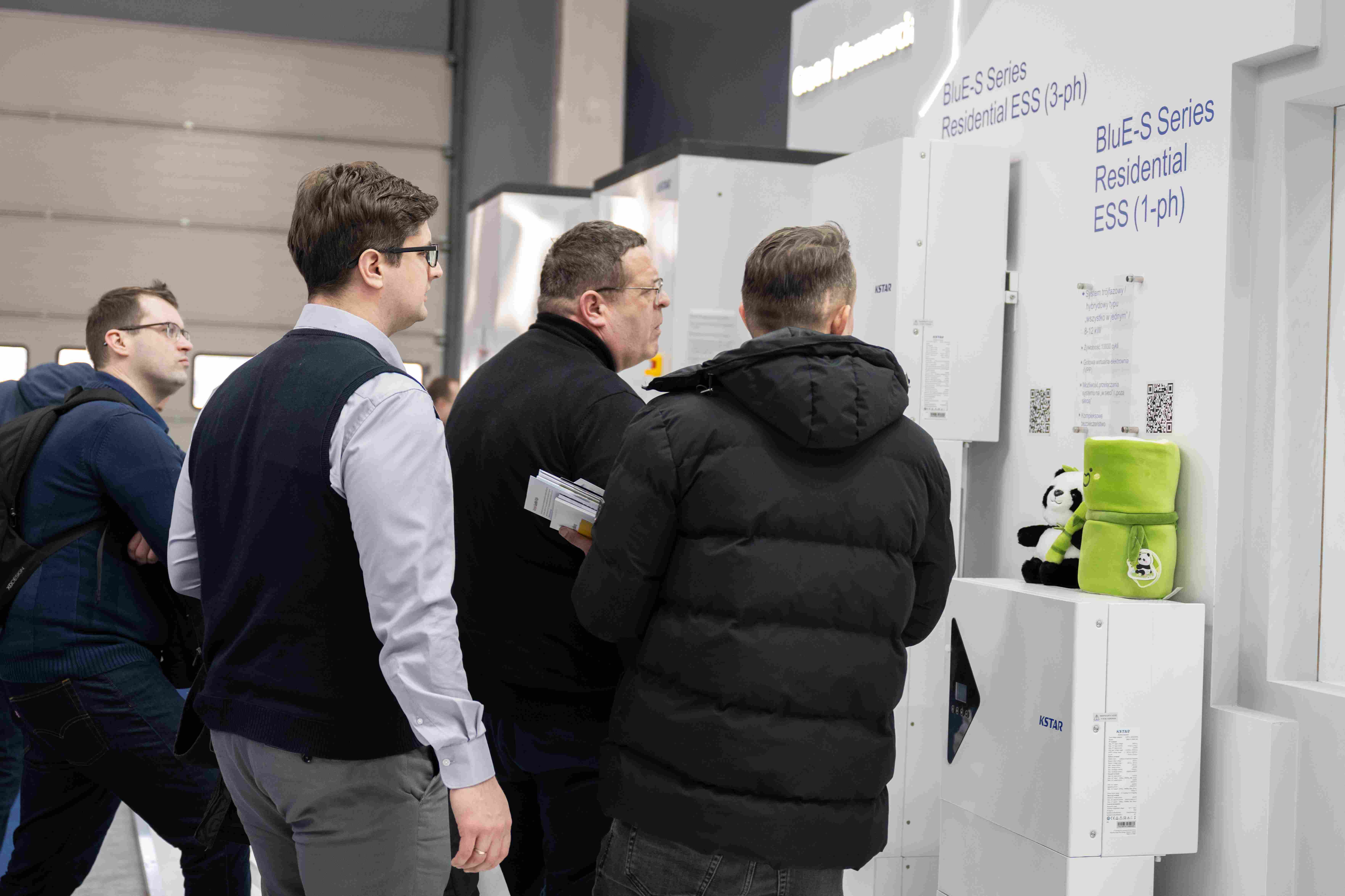 KSTAR BlueWave- und G-Serie Wechselrichter auf der ENEX 2025