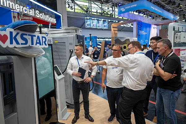 KSTAR präsentiert intelligente PV-, Speicher- und Ladelösung für den C&I-Bereich und unterzeichnet neue Vertriebsvereinbarungen auf der...